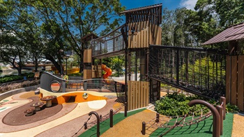 Children’s playground comprises of jungle gym, climbing net and slides carpeted with colourful safety matting, engaging children in active play and stimulate imagination and creativity.